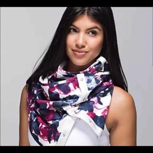 HTF lululemon inky floral vinyasa scarf